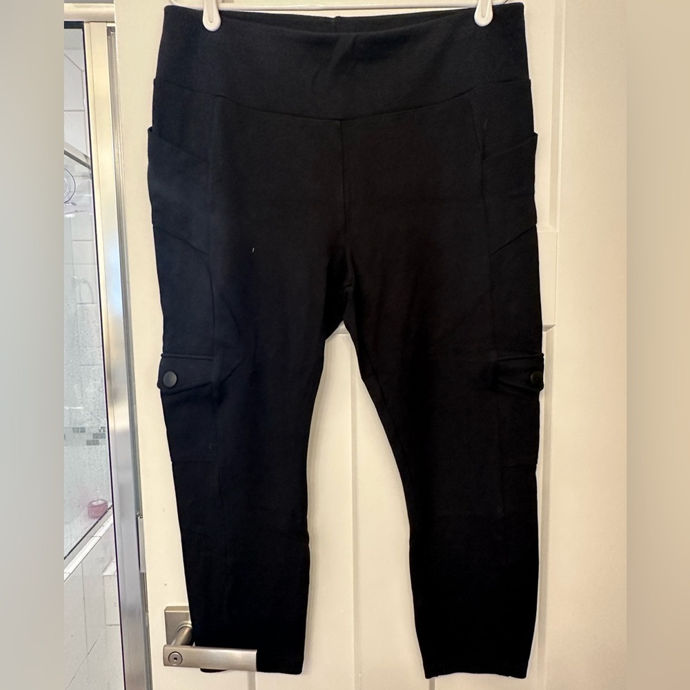 Black Cargo Cropped Leggings